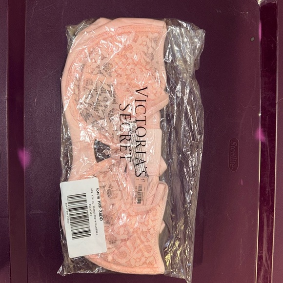 Victoria Secret - Body by Victoria - 38DD Lace & Mesh Bra - Peach - Picture 3 of 4